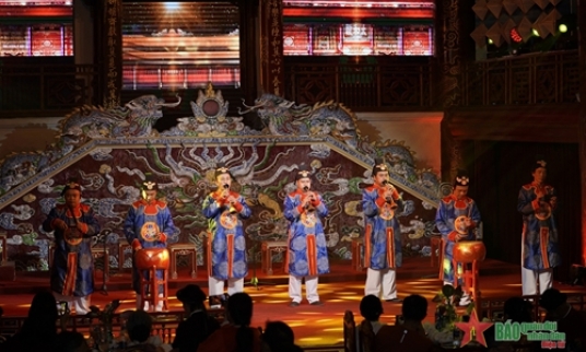 Dạ tiệc hoàng cung Huế