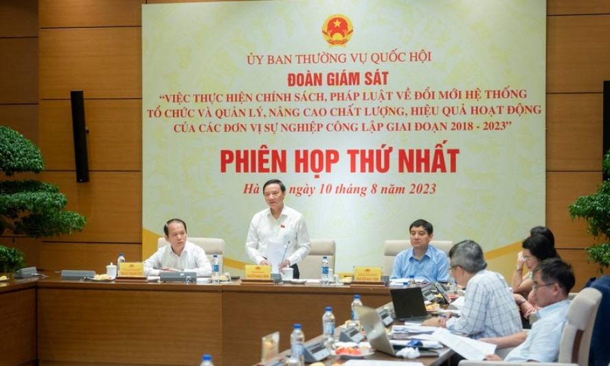 Giám sát việc thực hiện chính sách về hoạt động của đơn vị sự nghiệp công lập