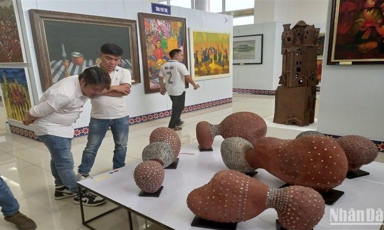 Khai mạc Triển lãm Mỹ thuật các tỉnh khu vực Tây Bắc-Việt Bắc