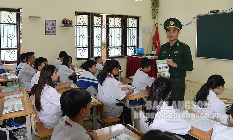 Tiết học biên giới: Góp phần bồi đắp tình yêu quê hương, đất nước