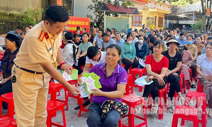 Chi Lăng: Gần 1.300 học sinh được tuyên truyền về an toàn giao thông