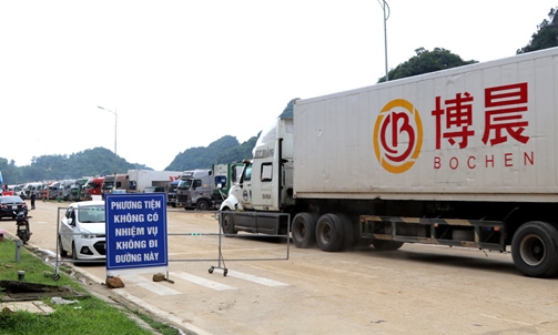 Số lượng xe chở hàng hóa tồn chờ xuất khẩu qua Cửa khẩu Quốc tế Hữu Nghị tăng
