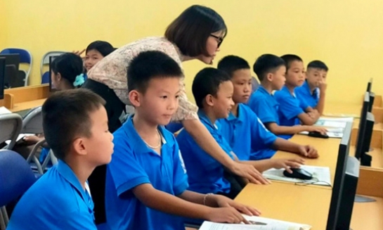 Khắc phục tình trạng thiếu giáo viên tiếng Anh, tin học cấp tiểu học