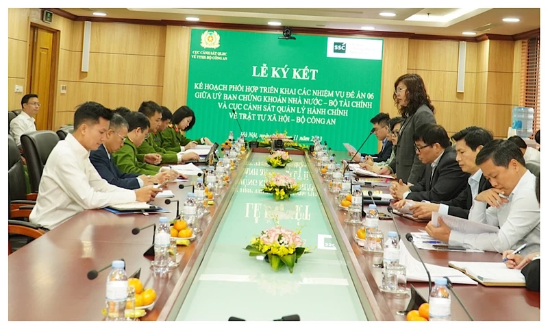 hợp triển khai Đề án 06 giữa Ủy ban Chứng khoán Nhà nước với Cục Cảnh sát Quản lý hành chính về trật tự
