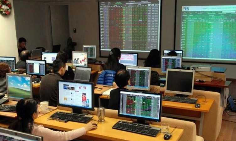 Cổ phiếu chứng khoán bứt phá giúp VN-Index hồi phục