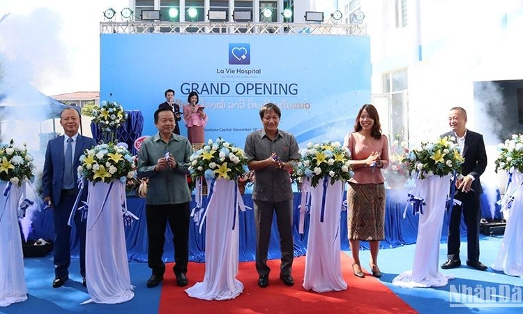 Khai trương bệnh viện của người Việt tại thủ đô của Lào