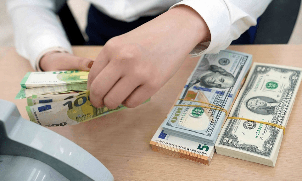 Tỷ giá USD hôm nay (1-11): Đồng USD đảo chiều tăng mạnh