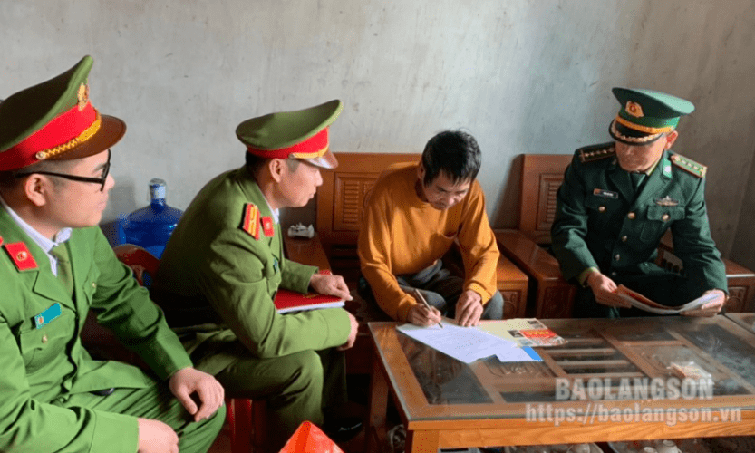 Tuyên truyền pháp luật cho người dân: Ghi nhận ở xã biên giới Tú Mịch