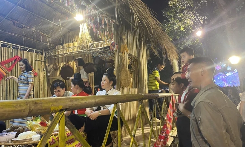 Rực rỡ sắc màu Điện Biên tại Hà Nội