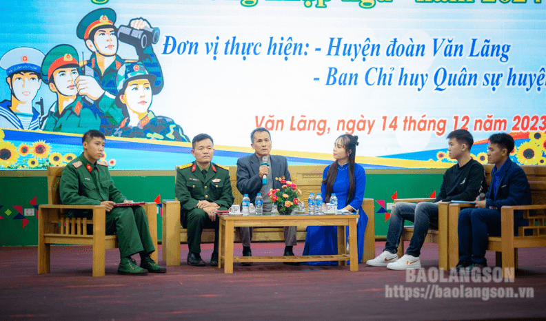 Gần 200 đoàn viên, thanh niên tham gia toạ đàm "Tuổi trẻ huyện Văn Lãng sẵn sàng lên đường nhập ngũ"