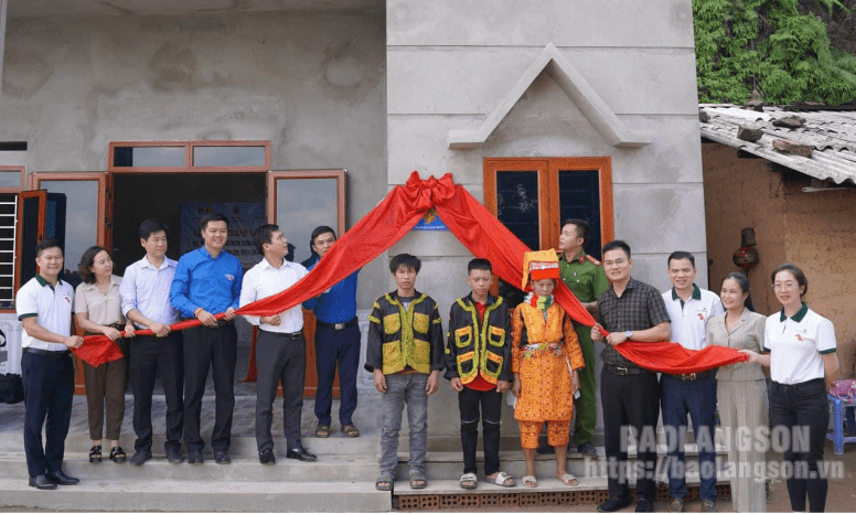 Trao mái ấm, lan tỏa yêu thương