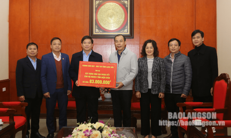 Ngành giáo dục và đào tạo tỉnh ủng hộ 83 triệu đồng hỗ trợ xây dựng nhà đại đoàn kết cho hộ nghèo tỉnh