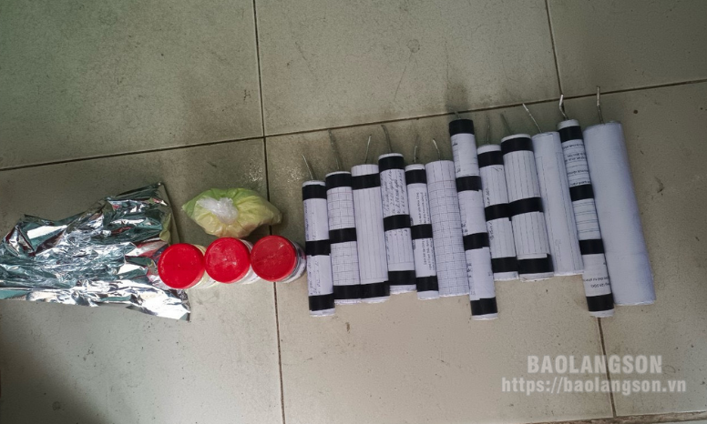 Phát hiện nhóm học sinh tàng trữ, chế tạo pháo trái phép