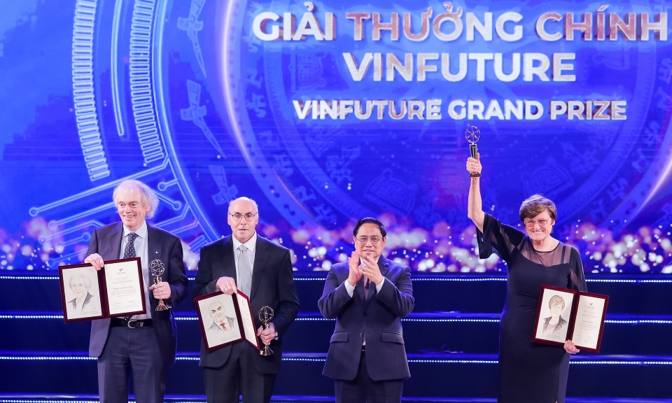 Giáo sư Cullis: "Nhiều liệu pháp điều trị hiệu quả nhờ công nghệ mRNA"