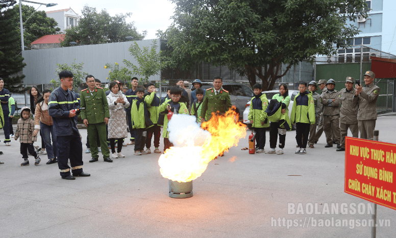 Phòng Cảnh sát phòng cháy, chữa cháy và cứu nạn cứu hộ, Công an tỉnh tổ chức tuyên truyền, trải nghiệm