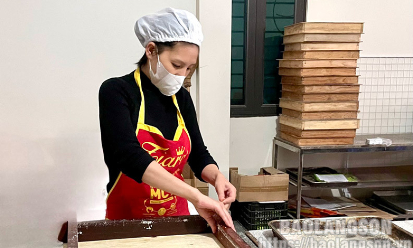 Cơ sở chế biến bánh khảo vào vụ tết