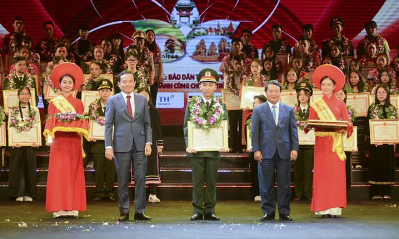Tuyên dương 143 học sinh, sinh viên, thanh niên dân tộc thiểu số xuất sắc, tiêu biểu năm 2023