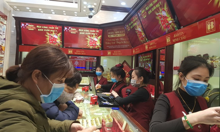 Giá vàng SJC trong nước tăng mạnh tới 300.000 đồng mỗi lượng ngày cuối tuần