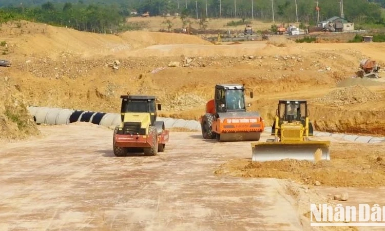 Tháo gỡ khó khăn, vướng mắc liên quan định mức, đơn giá xây dựng; khai thác, cung ứng vật liệu xây dựng