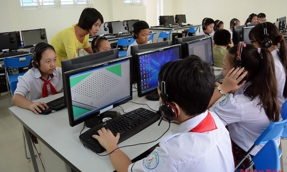 dục, giáo dục bắt buộc, xóa mù chữ cho người lớn và đẩy mạnh phân luồng học sinh trong giáo dục phổ thông