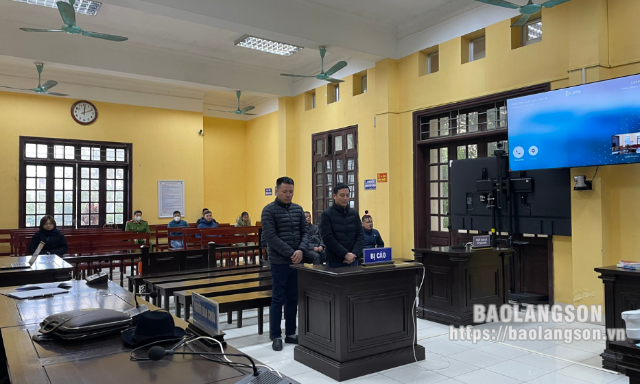 Xét xử vụ án nhận hối lộ xảy ra tại Công ty Cổ phần Đăng kiểm xe cơ giới Lạng Sơn