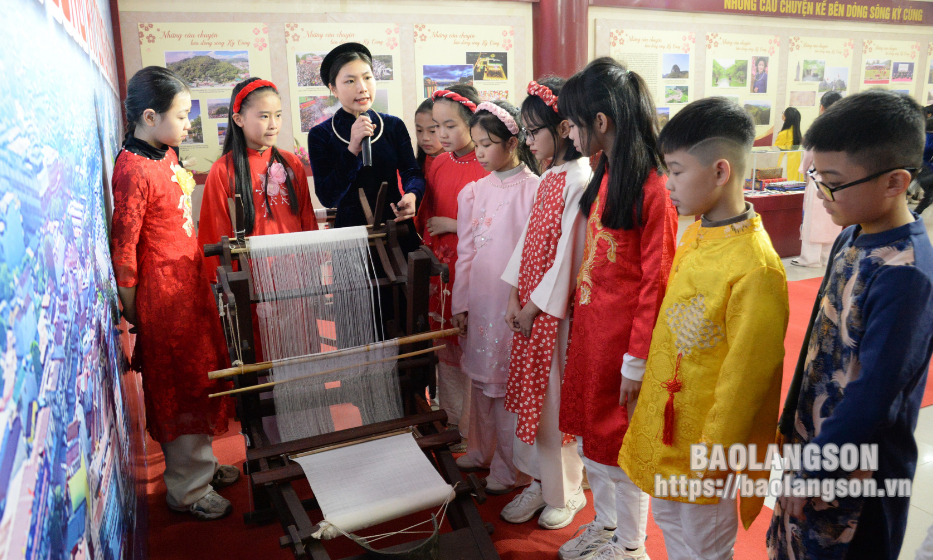 Bảo tàng tỉnh tổ chức trưng bày chuyên đề “Nghe dòng sông Kỳ Cùng kể chuyện”