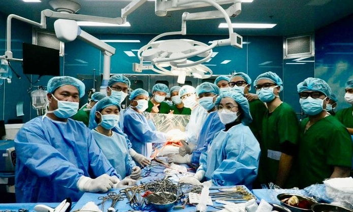 80 y bác sĩ tham gia ca ghép phổi đêm Giao thừa hồi sinh cô gái 21 tuổi