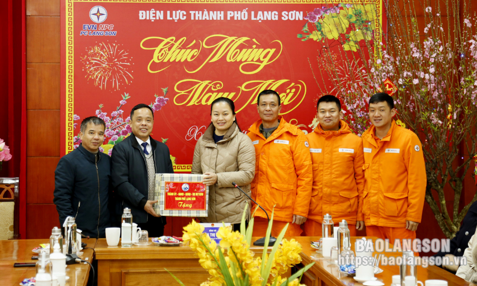 Lãnh đạo Thành ủy thăm, chúc Tết một số cơ quan, đơn vị, doanh nghiệp trên địa bàn thành phố Lạng Sơn