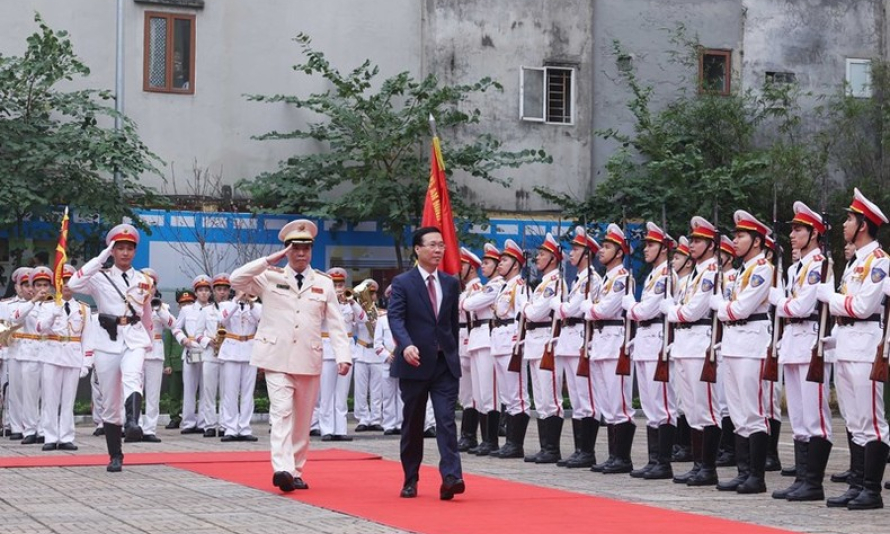 Chủ tịch nước thăm, kiểm tra công tác sẵn sàng chiến đấu, chúc Tết tại Bộ Tư lệnh Cảnh vệ và Bộ Tư lệnh