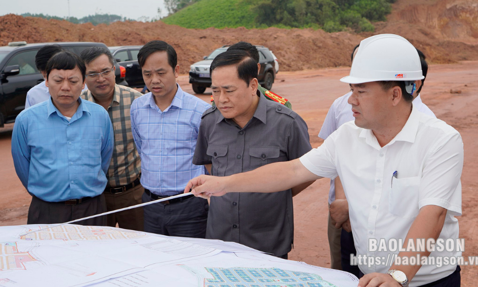 Tận dụng thời cơ, vượt qua thách thức, phát triển toàn diện kinh tế - xã hội