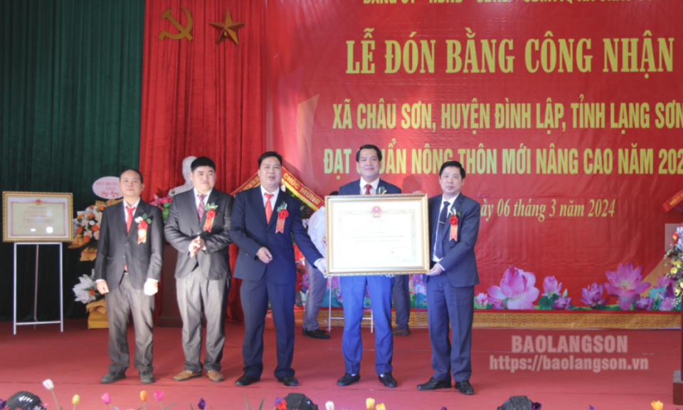 Xã Châu Sơn đón bằng công nhận xã đạt chuẩn nông thôn mới nâng cao