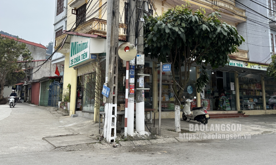 Nguy cơ mất an toàn giao thông do gương cầu lồi bị vỡ