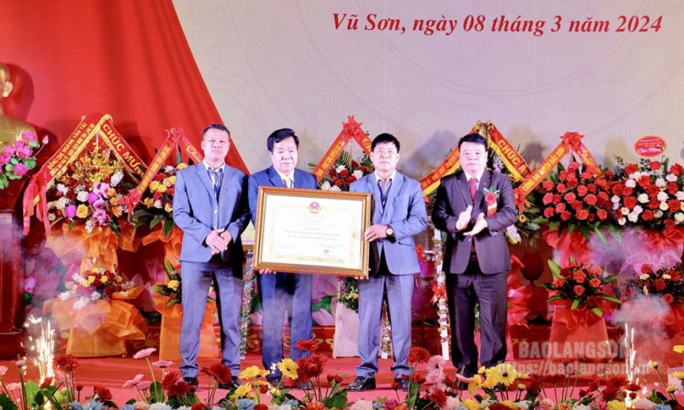 Xã Vũ Sơn đón bằng công nhận xã đạt chuẩn nông thôn mới nâng cao