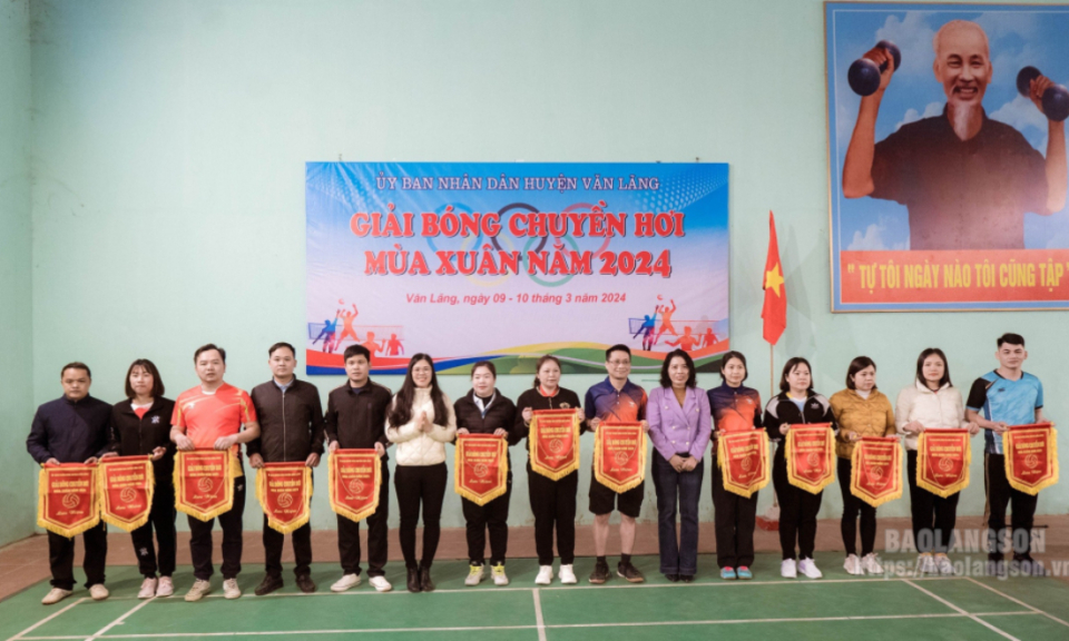 Văn Lãng: Gần 300 vận động viên tham gia giải bóng chuyền hơi mùa xuân 2024