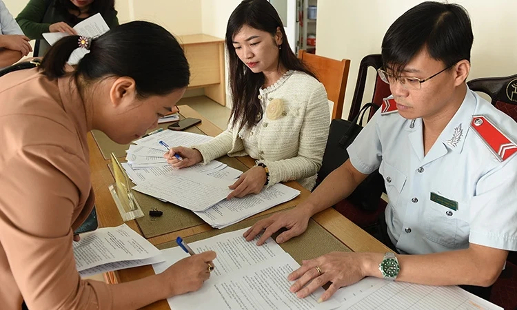 Hoàn thiện các quy định pháp luật về chậm đóng, trốn đóng bảo hiểm xã hội, bảo hiểm y tế