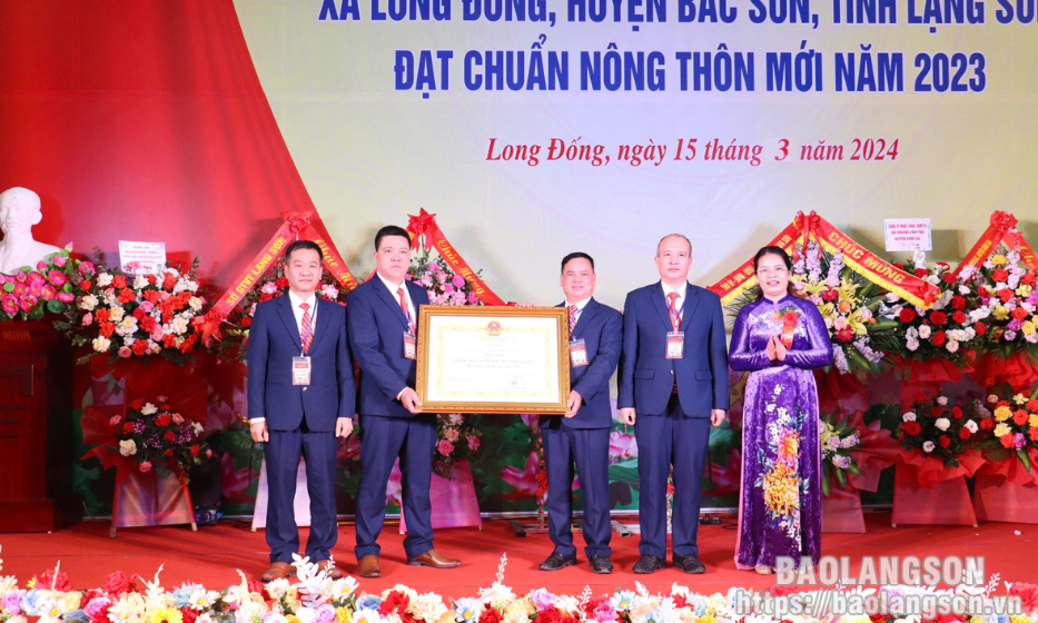 Xã Long Đống đón bằng công nhận xã đạt chuẩn nông thôn mới