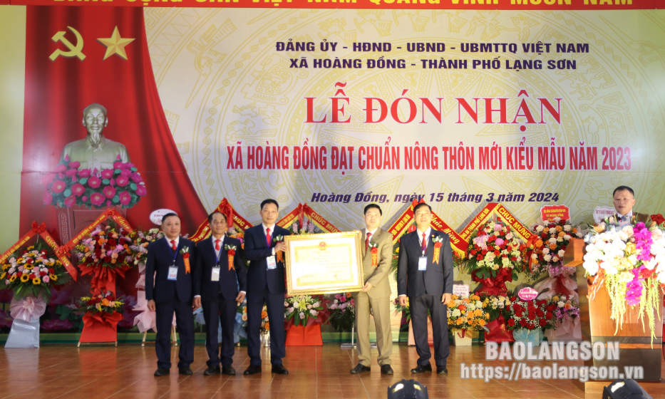 Xã Hoàng Đồng đón bằng đạt chuẩn nông thôn mới kiểu mẫu
