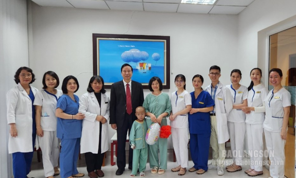 Cháu Nguyễn Hà Anh Vũ mắc bệnh tan máu bẩm sinh đã được phẫu thuật thành công