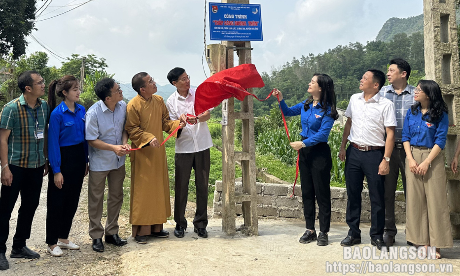 Tuổi trẻ Chi Lăng chung tay xây dựng nông thôn mới