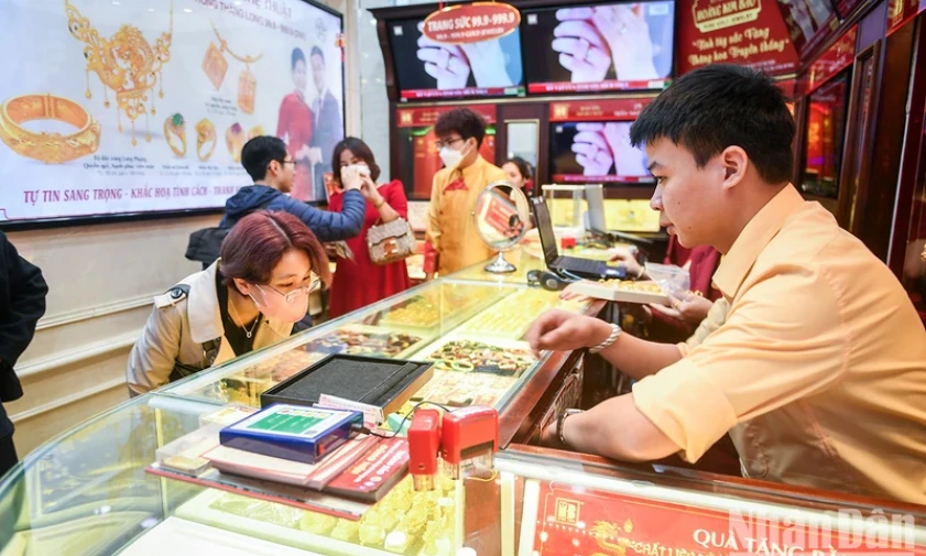 Giá vàng ngày 3/4: Thế giới liên tiếp lập kỷ lục mới