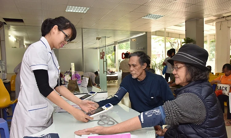Xây dựng chính sách ứng phó với già hóa dân số