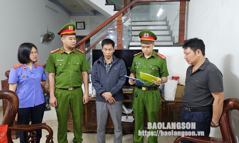 Công an thành phố Lạng Sơn: Khởi tố 3 đối tượng về hành vi làm giả giấy tờ của cơ quan tổ chức