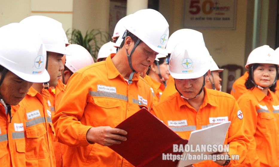 Công ty Điện lực Lạng Sơn diễn tập phòng chống thiên tai và tìm kiếm cứu nạn, xử lý sự cố - an toàn năm