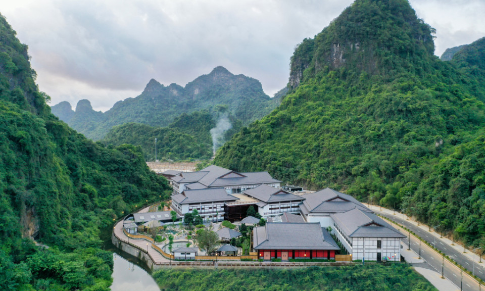 Từ 27/4 triển khai tuyến bus miễn phí Hạ Long - Yoko Onsen Quang Hanh