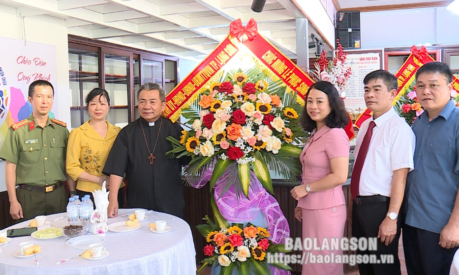 Đoàn công tác của thành phố Lạng Sơn: Thăm, chúc mừng Toà Giám mục Giáo phận Lạng Sơn - Cao Bằng và các