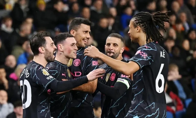 Man City 'phả hơi nóng' vào Arsenal sau màn vùi dập Brighton