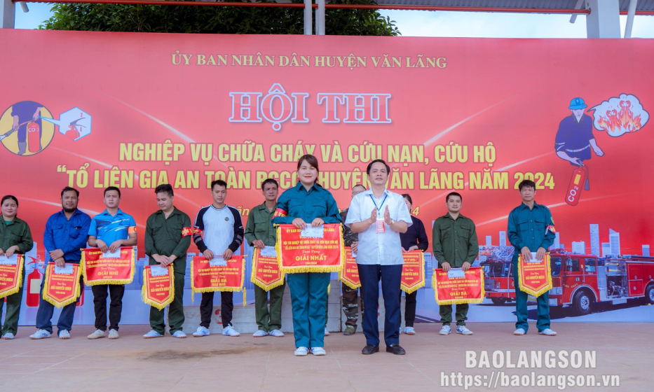 Văn Lãng: 132 người tham gia Hội thi nghiệp vụ chữa cháy và cứu nạn, cứu hộ
