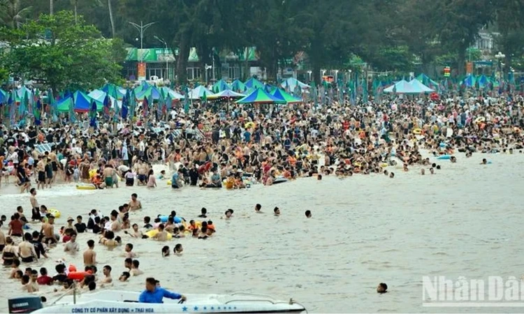 Cả nước đón 8 triệu lượt khách du lịch trong đợt nghỉ lễ 30/4-1/5