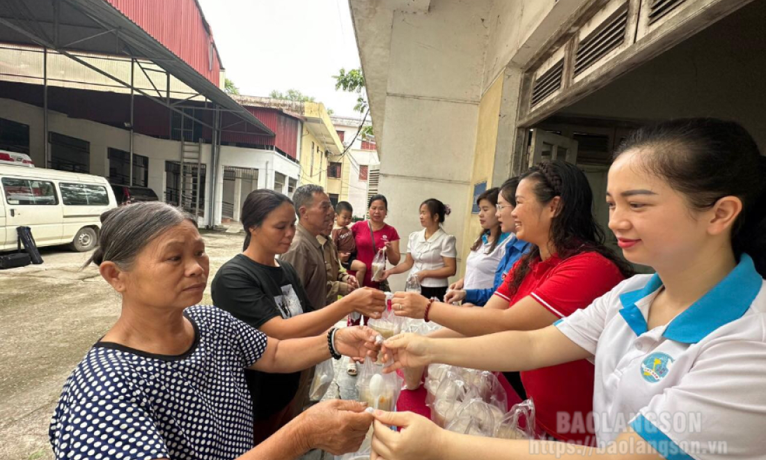 Tràng Định triển khai mô hình “Nồi cháo tình thương”  tại Trung tâm Y tế huyện