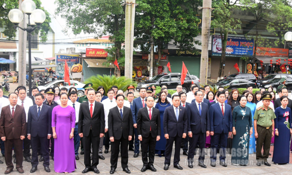 Đoàn đại biểu của tỉnh dâng hương, viếng nghĩa trang liệt sĩ nhân kỷ niệm 70 năm Chiến thắng Điện Biên